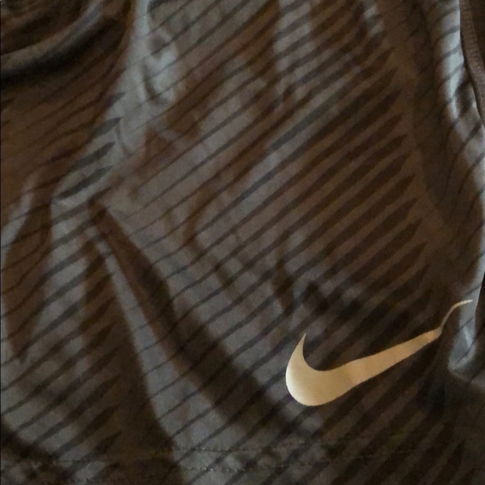 Men’s Nike Dri Fit workout shorts with drawstring